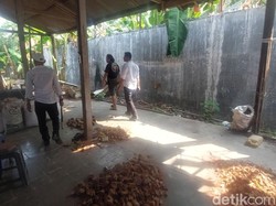 Buru Pembunuh ODGJ, Polisi Geledah Rumah Biliar di Weleri Kendal