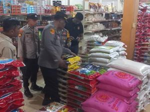 Polisi Sidak Pasar di Kota Dumai Pastikan Tak Ada Beras Oplosan Polisi Sidak Pasar di Kota Dumai Pastikan Tak Ada Beras Oplosan