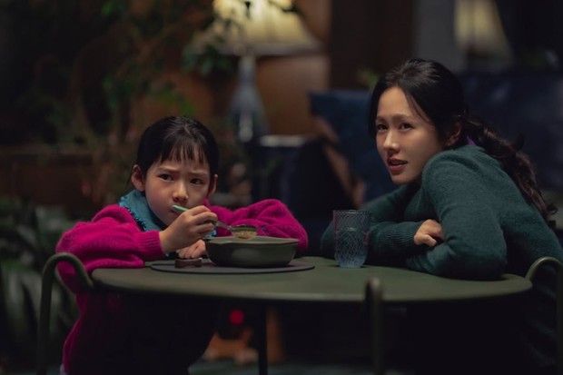 Potret Son Ye Jin dalam film 'No Other Choice'