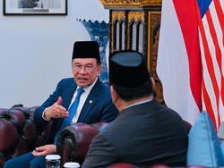 Usai Hadiri KTT ASEAN dan APEC, PM Malaysia Anwar Ibrahim Sakit