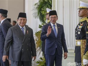 Prabowo Sambut Kunjungan PM Malaysia Anwar Ibrahim di Istana Prabowo Sambut Kunjungan PM Malaysia Anwar Ibrahim di Istana