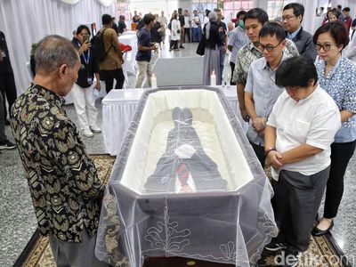 Suasana Haru Selimuti Rumah Duka Kwik Kian Gie