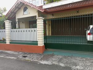 3 Benda Janggal dalam Amplop Sehari Setelah Pemakaman Arya Daru 3 Benda Janggal dalam Amplop Sehari Setelah Pemakaman Arya Daru