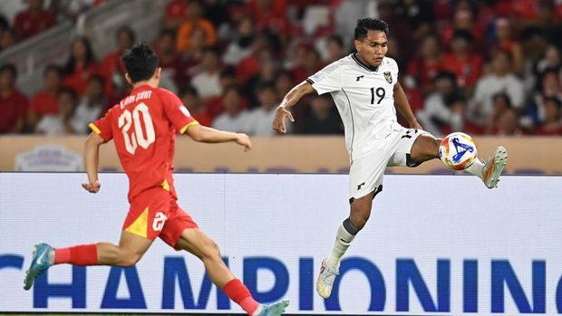 Timnas Indonesia U-23 menghadapi Vietnam pada laga final Piala AFF U-23 2025 di Stadion GBK, Selasa (29/7). (ANTARA FOTO/Muhammad Adimaja/mrh/nym)