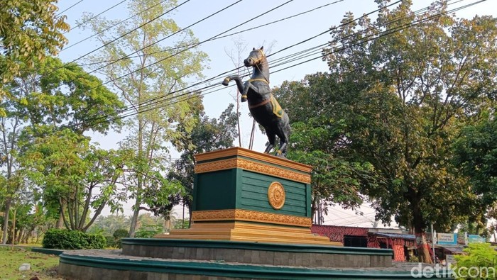 Setelah Setahun 'Menghilang', Monumen Kuda Kebanggaan Cianjur Kembali Memukau!