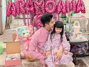 8 Beda Gaya Ria Ricis & Teuku Ryan Rayakan Ultah Moana, Ada yang Capai Rp 1 M 8 Beda Gaya Ria Ricis & Teuku Ryan Rayakan Ultah Moana, Ada yang Capai Rp 1 M