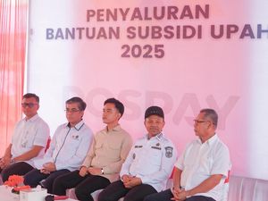 Wapres-Menaker Tinjau Penyaluran BSU Peserta BPJS Tenaga Kerja di Pekanbaru Wapres-Menaker Tinjau Penyaluran BSU Peserta BPJS Tenaga Kerja di Pekanbaru