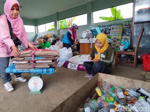 Warga Wilayah Terbersih di Jabar Panen Uang dari Sampah Warga Wilayah Terbersih di Jabar Panen Uang dari Sampah