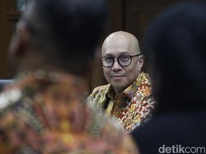 Kala Eks Dirut Taspen Kosasih Bertemu 4 Mantan Istri-Pacar di Pengadilan Kala Eks Dirut Taspen Kosasih Bertemu 4 Mantan Istri-Pacar di Pengadilan