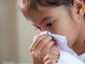 Anak Batuk Pilek, Alergi atau Infeksi Virus? Ini Cara Membedakannya Anak Batuk Pilek, Alergi atau Infeksi Virus? Ini Cara Membedakannya