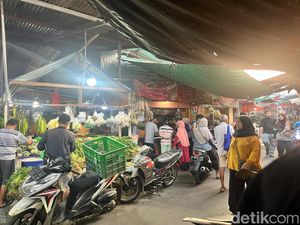 Ibu-ibu Curhat Belanja Rp 100.000 di Pasar Nggak Cukup buat Sehari Ibu-ibu Curhat Belanja Rp 100.000 di Pasar Nggak Cukup buat Sehari
