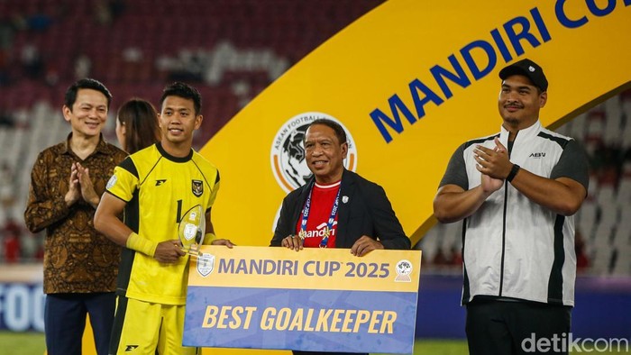 Rising Star: Otu Abang Banatao (Filipina); Kiper Terbaik: M Ardiansyah (Indonesia); Top Skor: Jens Raven (Indonesia); Pemain Terbaik: Nguyen Dinh Bac (Vietnam)