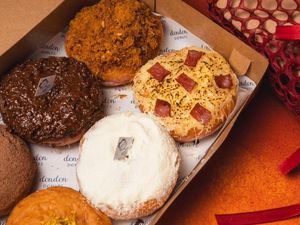 Video: Empuk Manis! Donat Ubi Cilembu dengan 10 Varian Rasa di Bekasi