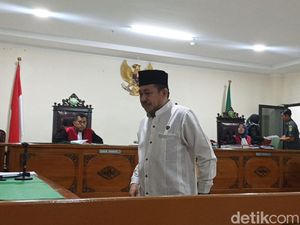 Sidang Tuntuan Eks Kepala Perpus UIN Makassar Andi Ibrahim Kembali Ditunda Sidang Tuntuan Eks Kepala Perpus UIN Makassar Andi Ibrahim Kembali Ditunda