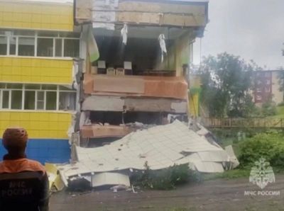 Potret Bangunan Rusak Diterjang Gempa dan Tsunami Rusia