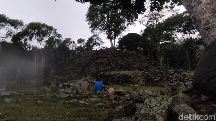 Gunung Padang Ungkap Fakta Baru? 100 Orang Turut Dalami Misterinya!