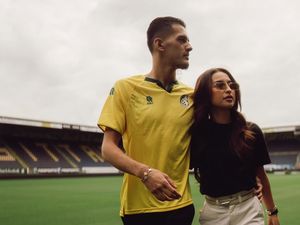 8 Foto Mesra Justin Hubner Perkenalan Klub Baru Didampingi Jennifer Coppen