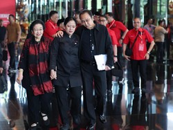 Momen Prananda Rangkul Puan di Acara Bimtek PDIP Bali