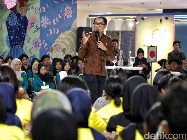 Kuliah Umum Wamenperin, Cerita Peran Vital Anak Muda dalam Industri Batik