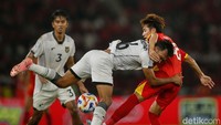 Bedanya, kala itu Indonesia dan Vietnam berimbang 0-0 hingga babak tambahan. Pemenang lantas ditentukan via adu penalti dan The Golden Star Warriors menang 6-5 setelah eksekusi kiper timnas U-23, Ernando Ari, gagal.