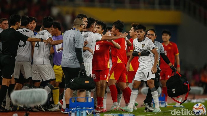Timnas Vietnam U23 berhasil kalahkan Timnas Indonesia U23 dengan skor tipis 0-1 di SUGBK, Jakarta, Selasa (29/7/2025).