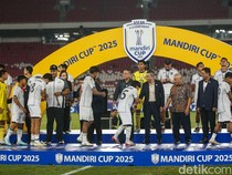 Momen Timnas Indonesia Naiki Podium Runner-Up Piala AFF U-23 2025