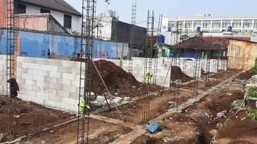 Pemkot Depok Membangun Ruang Kelas dan Lapangan Baru di 4 SD-SMP, Selesai Desember