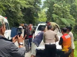 Mobil Pikap Masuk Jurang 25 Meter di Perbatasan Jambi-Sumbar, 2 Orang Tewas Mobil Pikap Masuk Jurang 25 Meter di Perbatasan Jambi-Sumbar, 2 Orang Tewas
