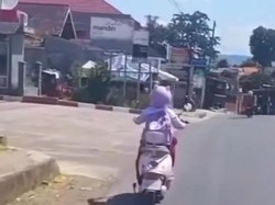Sang Ibu Akui Lalai Suruh Anaknya Sendirian Naik Motor Listrik ke Sekolah