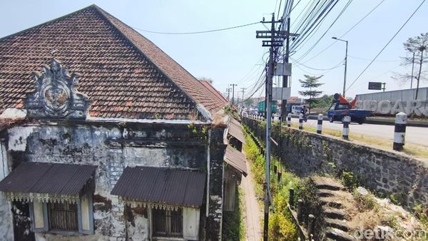 Foto: Melihat Lebih Dekat Rumah Kuno Ikonik di Porong Sidoarjo