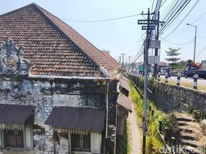 Foto: Melihat Lebih Dekat Rumah Kuno Ikonik di Porong Sidoarjo Foto: Melihat Lebih Dekat Rumah Kuno Ikonik di Porong Sidoarjo