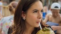Hobi Kulineran, Steffi Zamora Makan di Resto Coach hingga Beach Club