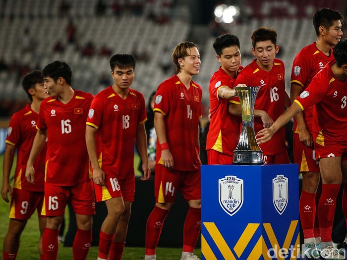 Vietnam keluar sebagai juara AFF U-23 Championship 2025 usai mengalahkan Indonesia di Stadion Utama Gelora Bung Karno, Jakarta, Selasa (29/7/2025). Kemenangan ini semakin menegaskan dominasi Vietnam di kawasan Asia Tenggara untuk kelompok usia muda.