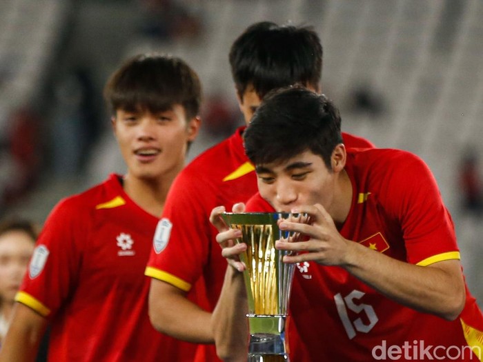 Vietnam keluar sebagai juara AFF U-23 Championship 2025 usai mengalahkan Indonesia di Stadion Utama Gelora Bung Karno, Jakarta, Selasa (29/7/2025). Kemenangan ini semakin menegaskan dominasi Vietnam di kawasan Asia Tenggara untuk kelompok usia muda.