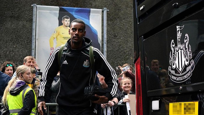 **EDITOR NOTE: Numberplate pixelated** Newcastle Uniteds Alexander Isak arrives to the stadium ahead of the Premier League match at the American Express Stadium, Brighton and Hove. Picture date: Sunday May 4, 2025. (Photo by Gareth Fuller/PA Images via Getty Images)