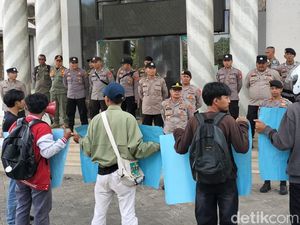 Mahasiswa Demo Kantor Bupati Pandeglang, Kritik MoU Tampung Sampah Tangsel Mahasiswa Demo Kantor Bupati Pandeglang, Kritik MoU Tampung Sampah Tangsel