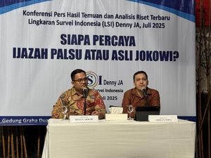 Survei LSI Denny JA: 72,6% Responden Tetap Percaya Jokowi Meski Ada Isu Ijazah Palsu Survei LSI Denny JA: 72,6% Responden Tetap Percaya Jokowi Meski Ada Isu Ijazah Palsu
