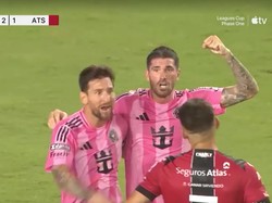 Video Emosional Messi ke Pemain Atlas Usai Inter Miami Menang Dramatis