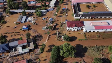 Foto Udara Banjir Rendam Permukiman di Beijing