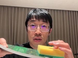 Video Menjelaskan Penyebab Gempa Rusia dengan Spons dan Buku Video Menjelaskan Penyebab Gempa Rusia dengan Spons dan Buku