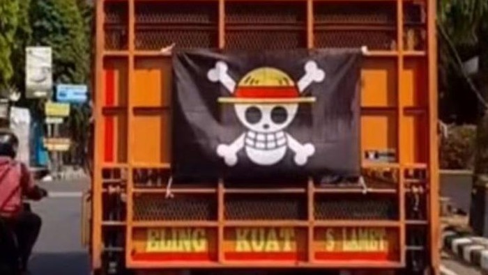 Heboh di media biasa  warga di sejumlah kawasan di Indonesia mengibarkan bendera One Piece menjelang HUT RI 17 Agustus. (Tangkapan layar Instragram)