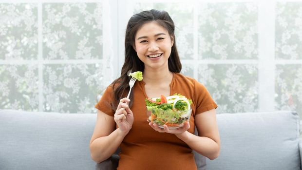 Ilustrasi Ibu Hamil Makan