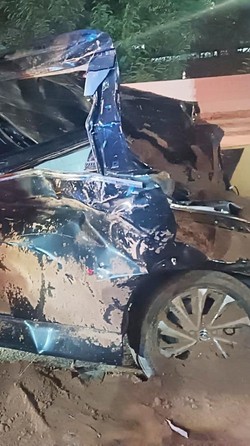  Video: Truk Tanah Terguling Timpa Toyota Voxy di Tol Karawang Barat