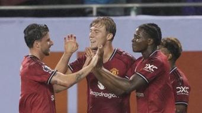 CHICAGO, ILLINOIS - JULY 30: Patrick Dorgu of Manchester United celebrates after scoring the teams second goal with teammates during the Premier League Summer Series match between Manchester United and AFC Bournemouth at Soldier Field on July 30, 2025 in Chicago, Illinois.   Patrick McDermott/Getty Images/AFP (Photo by Patrick McDermott / GETTY IMAGES NORTH AMERICA / Getty Images via AFP)