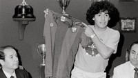5. Diego Maradona - rekor transfernya pada tahun 1982 bertahan tepat 4 tahun. Foto: Cover/Getty Images/Sigfrid Casals