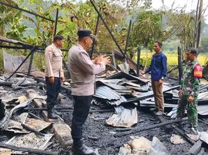 Pria di Maros Bakar Rumahnya Diduga Depresi gegara Ditinggal Istri-Anak Pria di Maros Bakar Rumahnya Diduga Depresi gegara Ditinggal Istri-Anak