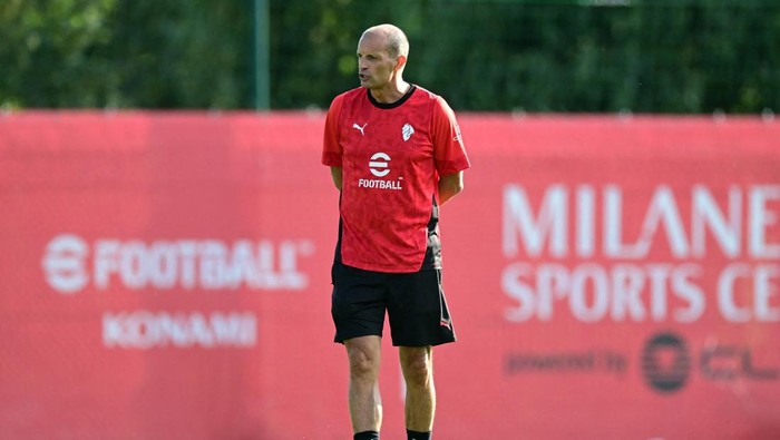 Soccer Football - AC Milan Training - Milanello, Carnago, Italy - July 7, 2025 AC Milan coach Massimiliano Allegri during training REUTERS/Daniele Mascolo