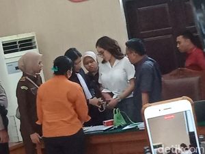 Nikita Mirzani Ngamuk di Sidang! Tuding Jaksa dan Hakim Diatur Reza Glasdys Nikita Mirzani Ngamuk di Sidang! Tuding Jaksa dan Hakim Diatur Reza Glasdys