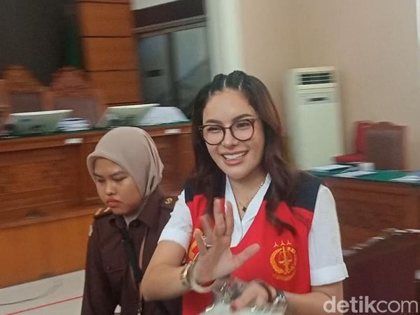 Ketika Nikita Mirzani Murka di Persidangan dan Berakhir Diborgol