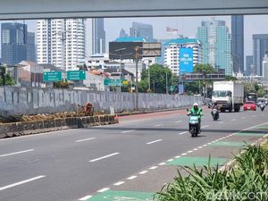 Penampakan Separator TransJ Koridor 9 Rusak Gegara Sering Ditabrak Mobil Penampakan Separator TransJ Koridor 9 Rusak Gegara Sering Ditabrak Mobil